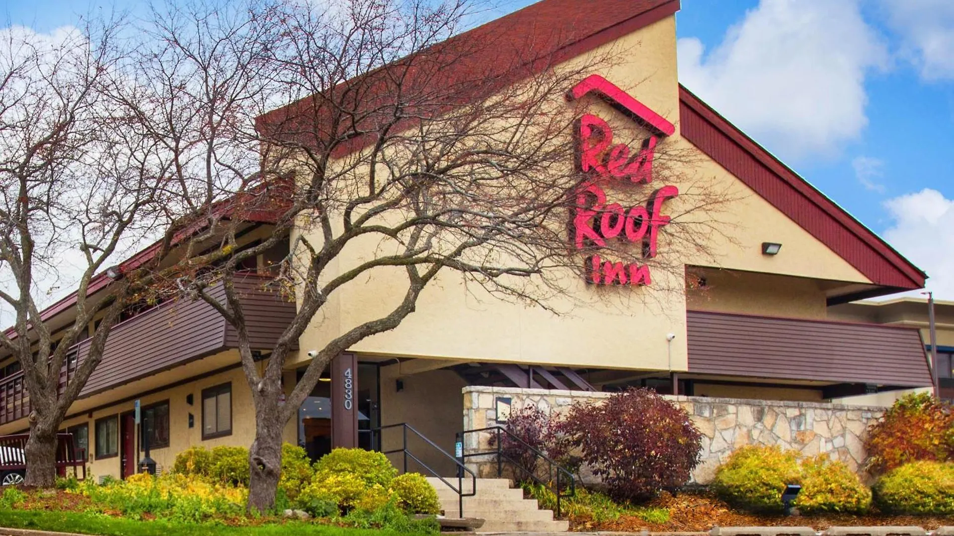 Staying In Wisconsin: 15 Free WiFi Hotels Compared